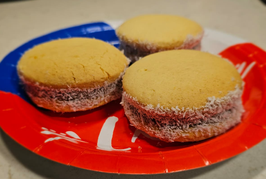 Alfajor con Manjar / Alfajor w/ Manjar